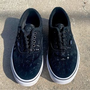 Unisex black low-top ‘Vans’